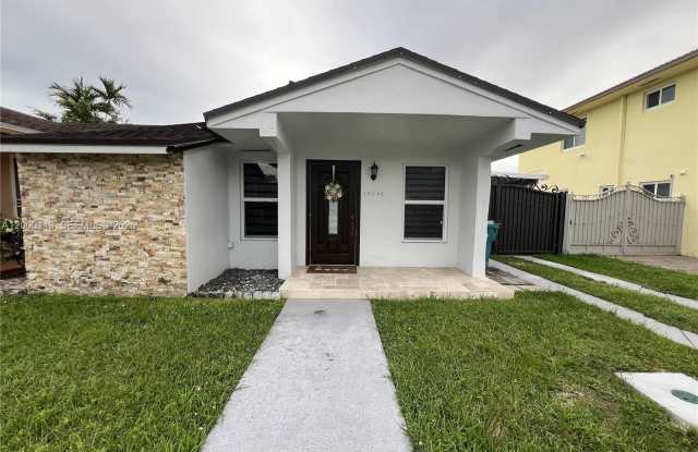 10356 SW 11th Ter photos photos