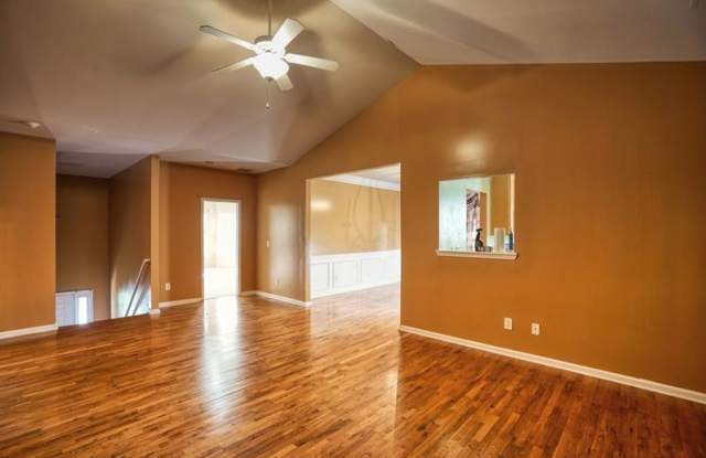 4080 Landover Court Gallery 2
