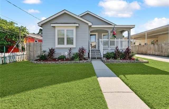 15 E CHALMETTE Circle photos photos