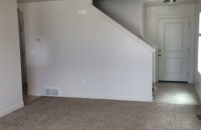 670 Gallant Dr Gallery 2