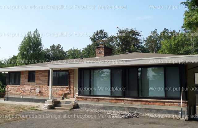 Cool  HUGE 5-Bedroom Home in Des Moines with Large Detached Shop/Garage!! photos photos