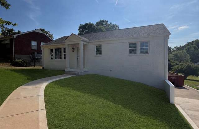 Beautiful Renovated 4 Bedroom Home For Rent With a Large Bonus Room! photos photos