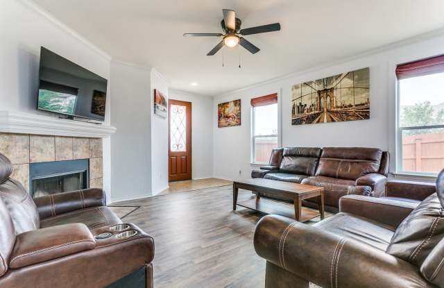 13402 Loma Sierra Gallery 2