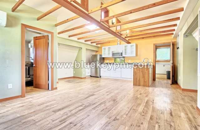 Studio With Huge Bonus Room Available October 1st - 706 West 17th Street, Vancouver, WA 98660