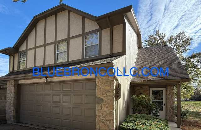 Newly renovated beautiful 3 bedroom home, new flooring and fresh paint! photos photos