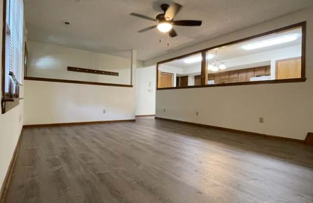 422 Kickapoo Street - A Gallery 2