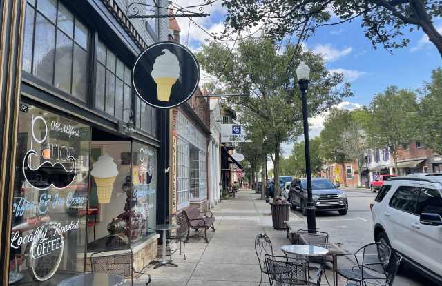 25 Laurel Ave Gallery 4