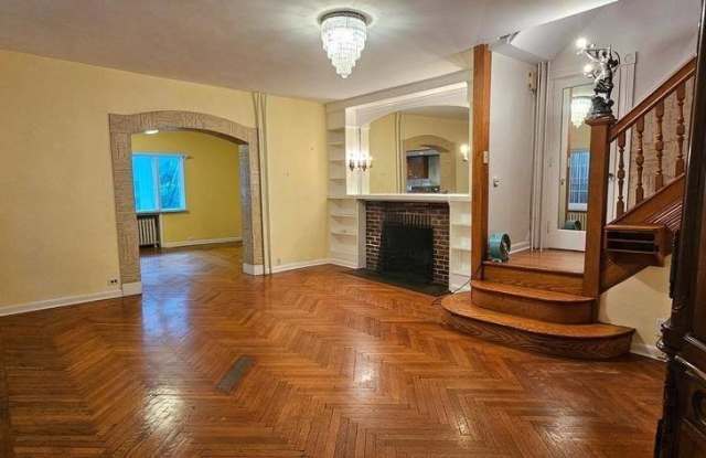 1042 West Lancaster Avenue photos photos