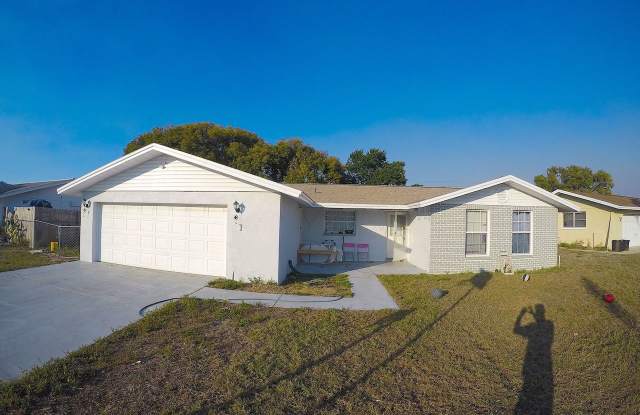 7801 Lotus Dr - 7801 Lotus Drive, Bayonet Point, FL 34668