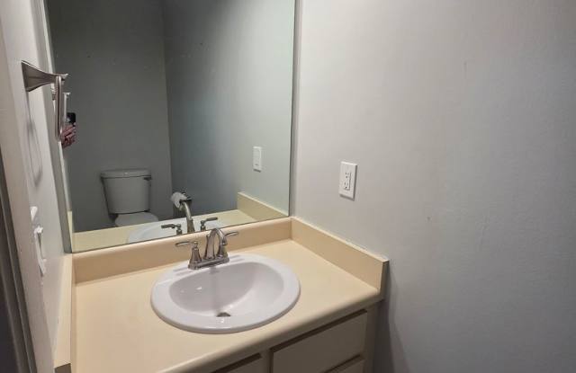 Newly Renovated Townhome near Grand Lagoon in PCB! *SPECAIL: 1/2 OFF 1st Month's Rent!* Gallery 4