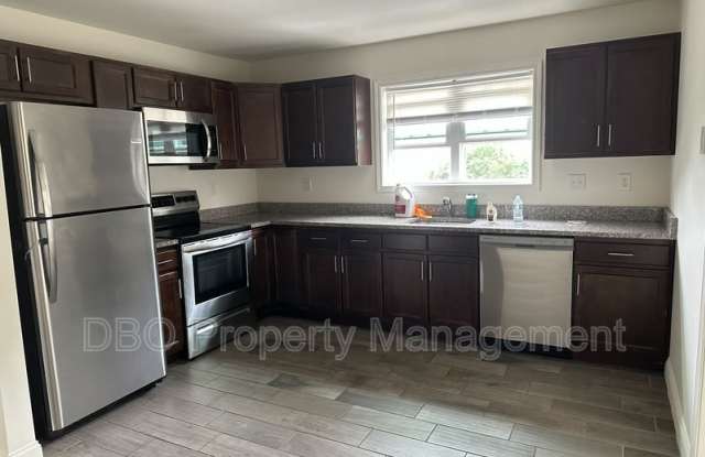 1047 Broadway - 7 photos photos