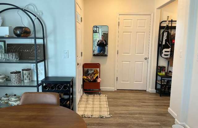 Furnished 3 Bedroom. 2.5 Bath Home in Dundee- Utilities Included Gallery 3