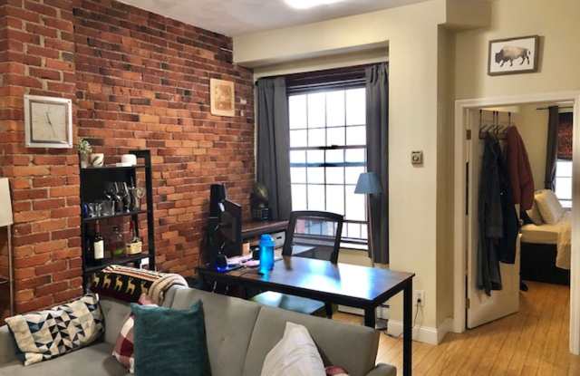 Charming Back Bay 1-Bedroom - No Broker Fee Gallery 3