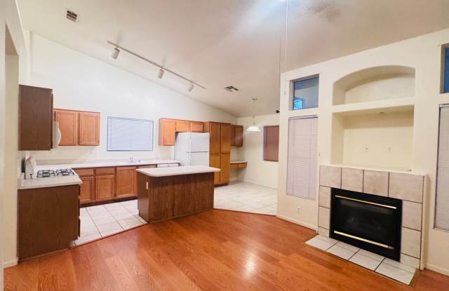 Large 2 Story Home! Gallery 4