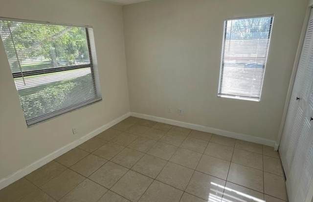 6844 PALMETTO Circle S Gallery 4