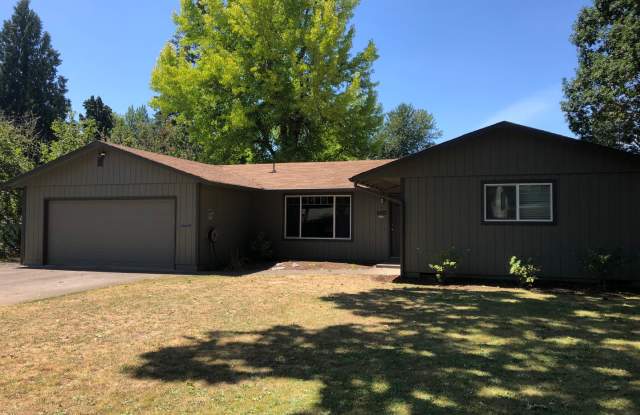 Well Maintained 3 Bed, 1 Bath Home in SE McMinnville - 1005 Southeast Willow Street, McMinnville, OR 97128