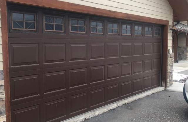 3 Bedroom / 2 Bathroom Townhouse – Pet Friendly with 2-Car Garage photos photos