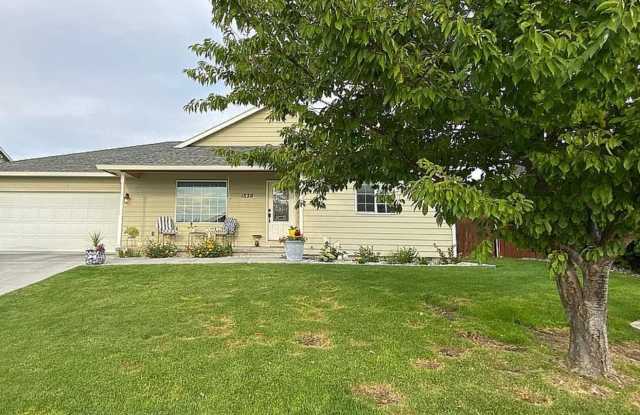 Single Family Home available in Quiet neighborhood. photos photos