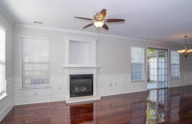 2028 Smallbrooke Court Gallery 4
