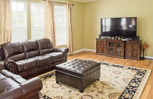 12 WINDING HILL DR Gallery 3