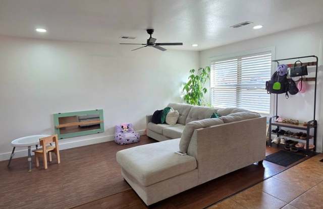 Updated 3-Bedroom, 2-Bathroom Home with Attached Garage in Rogers, AR Gallery 3