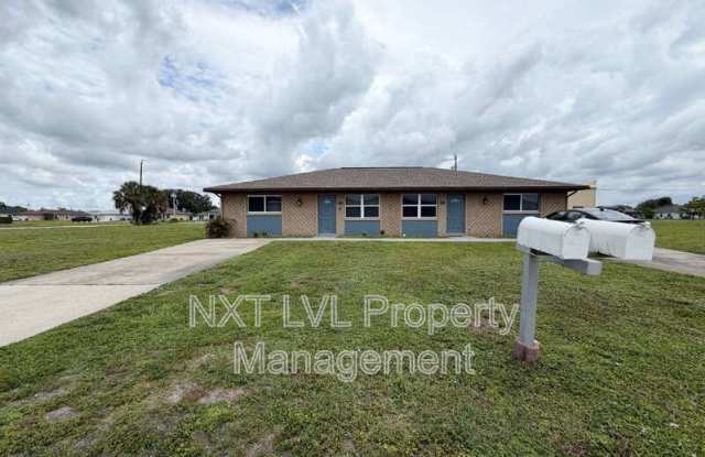 1005 NE 8th Ter photos photos