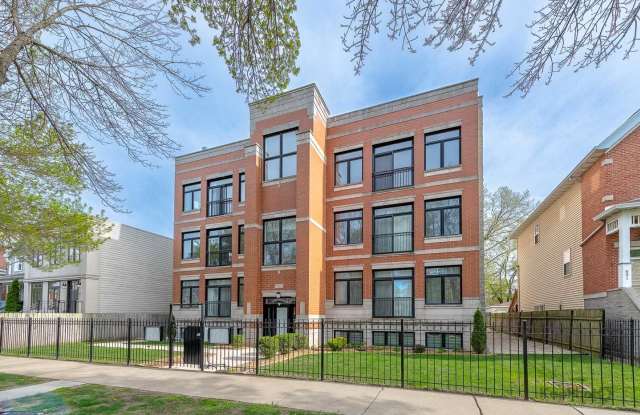 633 E Bowen Avenue photos photos
