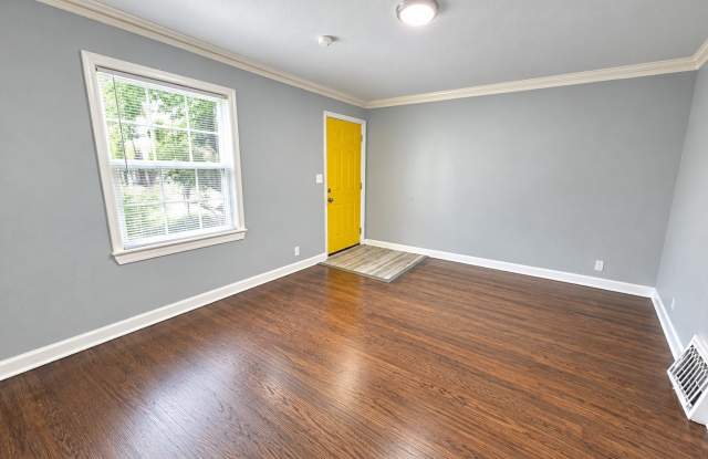 Charming 3-Bedroom Home with Spacious Backyard! Gallery 4