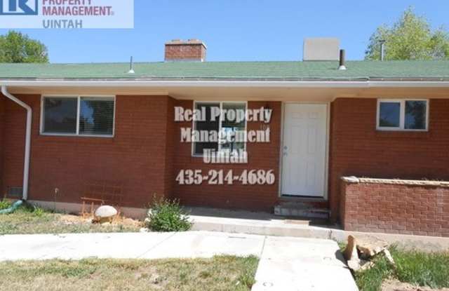 One level living with 4 bedrooms, 2 bathrooms, private yard and centrally located. photos photos