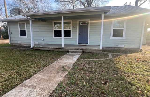 557 E Elm Street - 557 East Elm Street, Canton, TX 75103