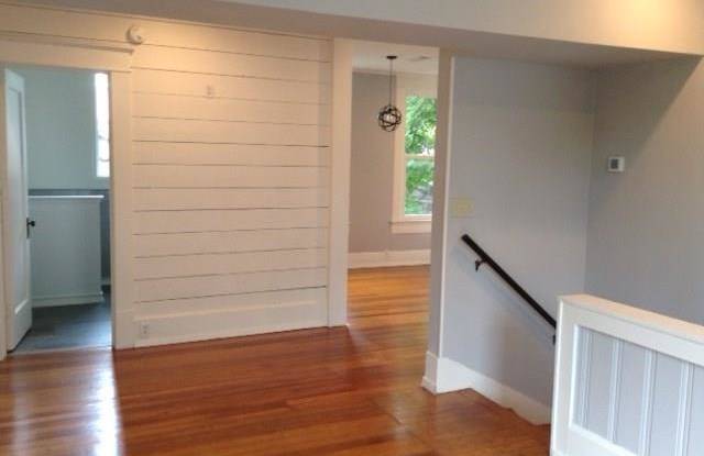 502 W 12th ST Gallery 3