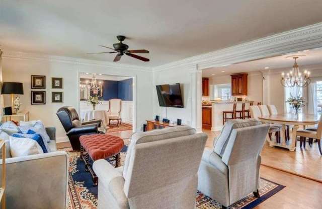 1920 Forest Green Drive NE Gallery 4
