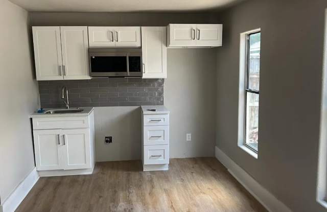 House For Rent - 1738 Lee Hall St Unit B, San Antonio, TX 78201 photos photos
