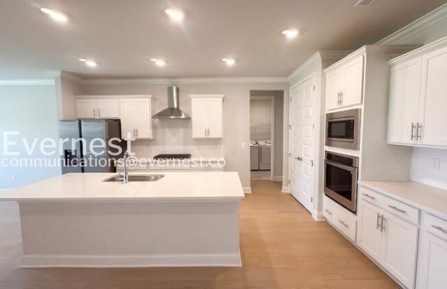 22651 Donahue Drive Gallery 4