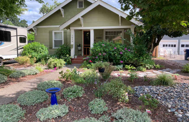 Fully Furnished Cottage in Camas Available for 7 Months! - 1026 Northeast 2nd Avenue, Camas, WA 98607