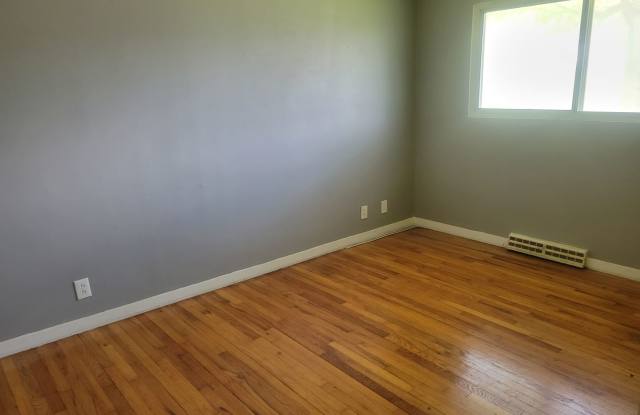 Cute 2 bedroom! Gallery 4