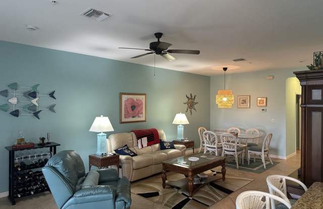 FURNISHED/TURNKEY 2+Den, 2 bath 1 car garage 1st floor condo in River Hall Gallery 3