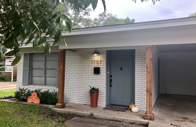 1707 S Main - 1707 South Main Street, Georgetown, TX 78626