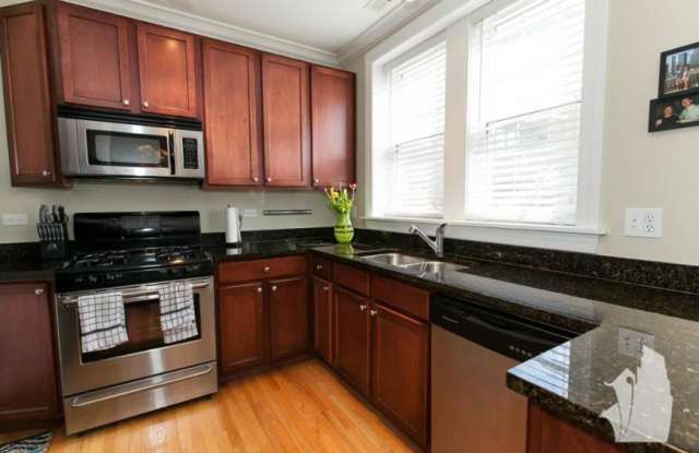 4865 North Hermitage Avenue Gallery 2