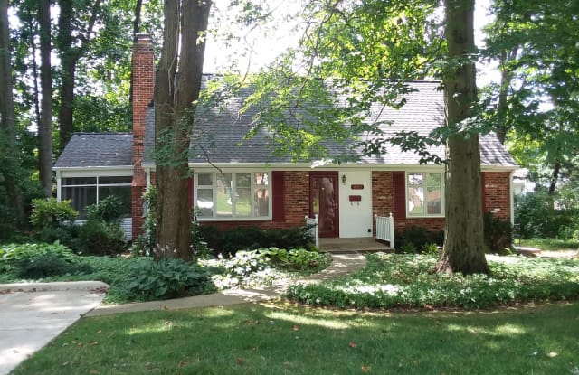 8815 VICTORIA ROAD - 8815 Victoria Road, Kings Park, VA 22151