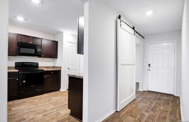 2850 LINDENWOOD RUN Gallery 3