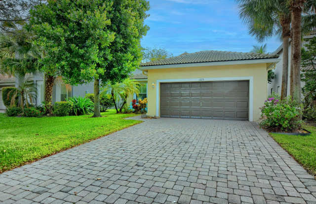 1225 E Magnolia Circle photos photos