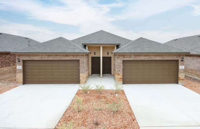 2 Weeks Free! Beautiful 3-Bedroom Home with Open Floor Plan & Private Backyard in New Braunfels Gallery 1
