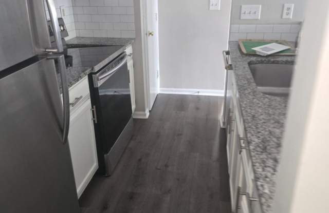 Room in 3 Bedroom Home at Arlyn Cir Gallery 3