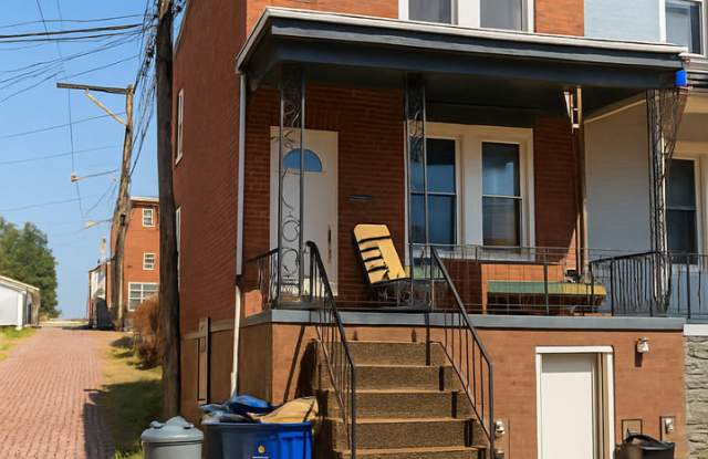 Oakland 3 Bedroom with Parking – Available August 1st, 2026 photos photos