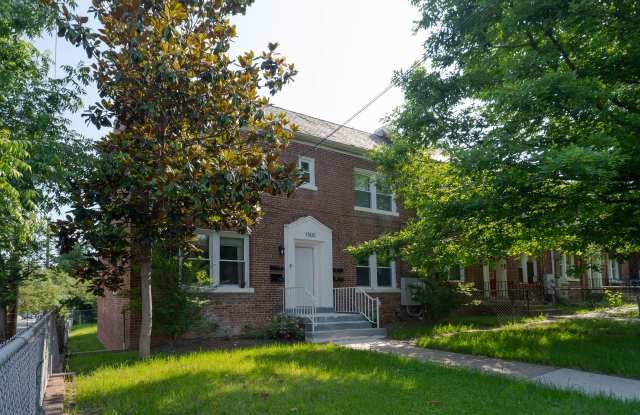 Move In Ready 2 BD 1 BA close to Metro, Shopping,  More! photos photos