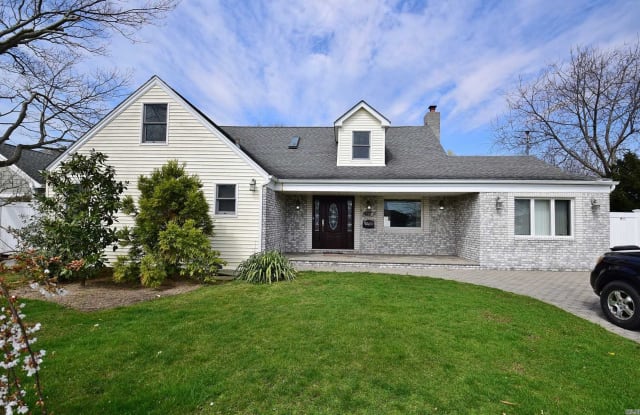 135 Greenway Rd - 135 Greenway Road, Lido Beach, NY 11561