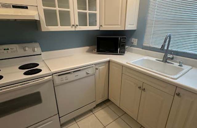 Townhome in Tallwood Oaks Gallery 3