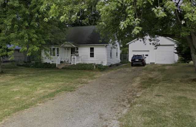 Updated 2-Bedroom, 1-Bathroom Home with Large Shed – 809 Zollinger Rd, Goshen, IN – $1,350/Month | Country Setting - 809 Zollinger Road, Goshen, IN 46528 Updated 2-Bedroom, 1-Bathroom Home with Large Shed – 809 Zollinger Rd, Goshen, IN – $1,350/Month | Country Setting - 809 Zollinger Road, Goshen, IN 46528