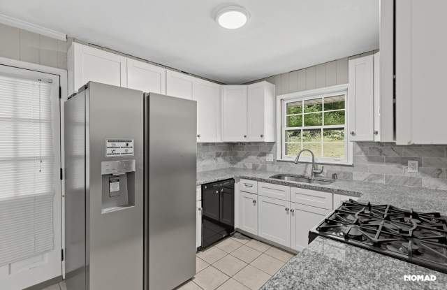 Charming 4BR House in Marietta Gallery 3